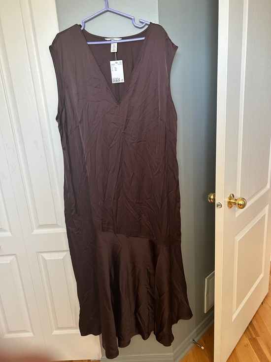 H&M Dresses & Skirts - H&M Brown Sleeveless V-Neck Maxi Dress